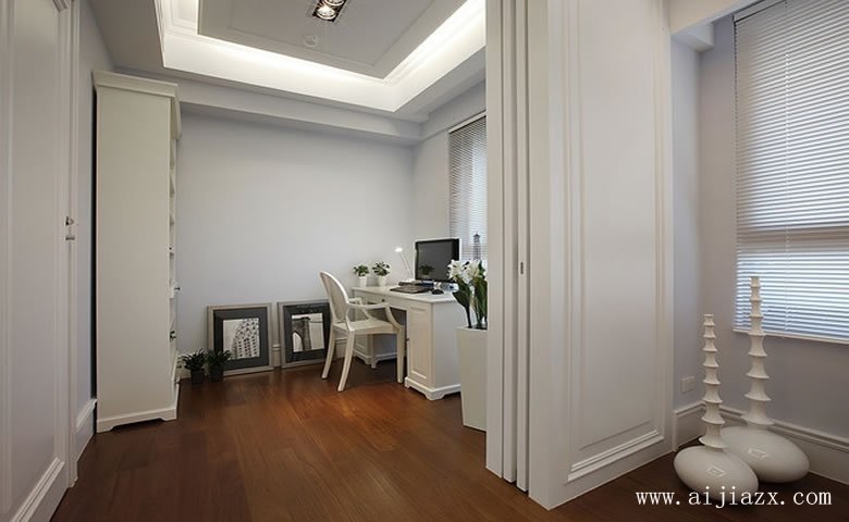 明亮舒適的簡(jiǎn)歐風(fēng)格小戶(hù)型書(shū)房裝修效果圖