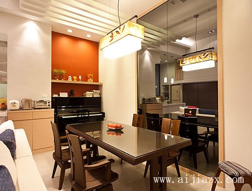 淺色調的現(xiàn)代風格小型復式餐廳裝修效果圖